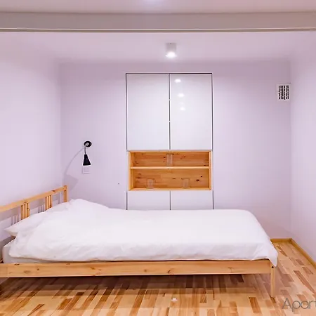 No. 2a By Apart Service * Krakkó